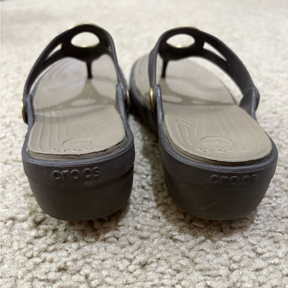 Crocs Brown Sanrah Circle Flip Wedge Sandals With Gold Embellishment Size 6 - Picture 2 of 6